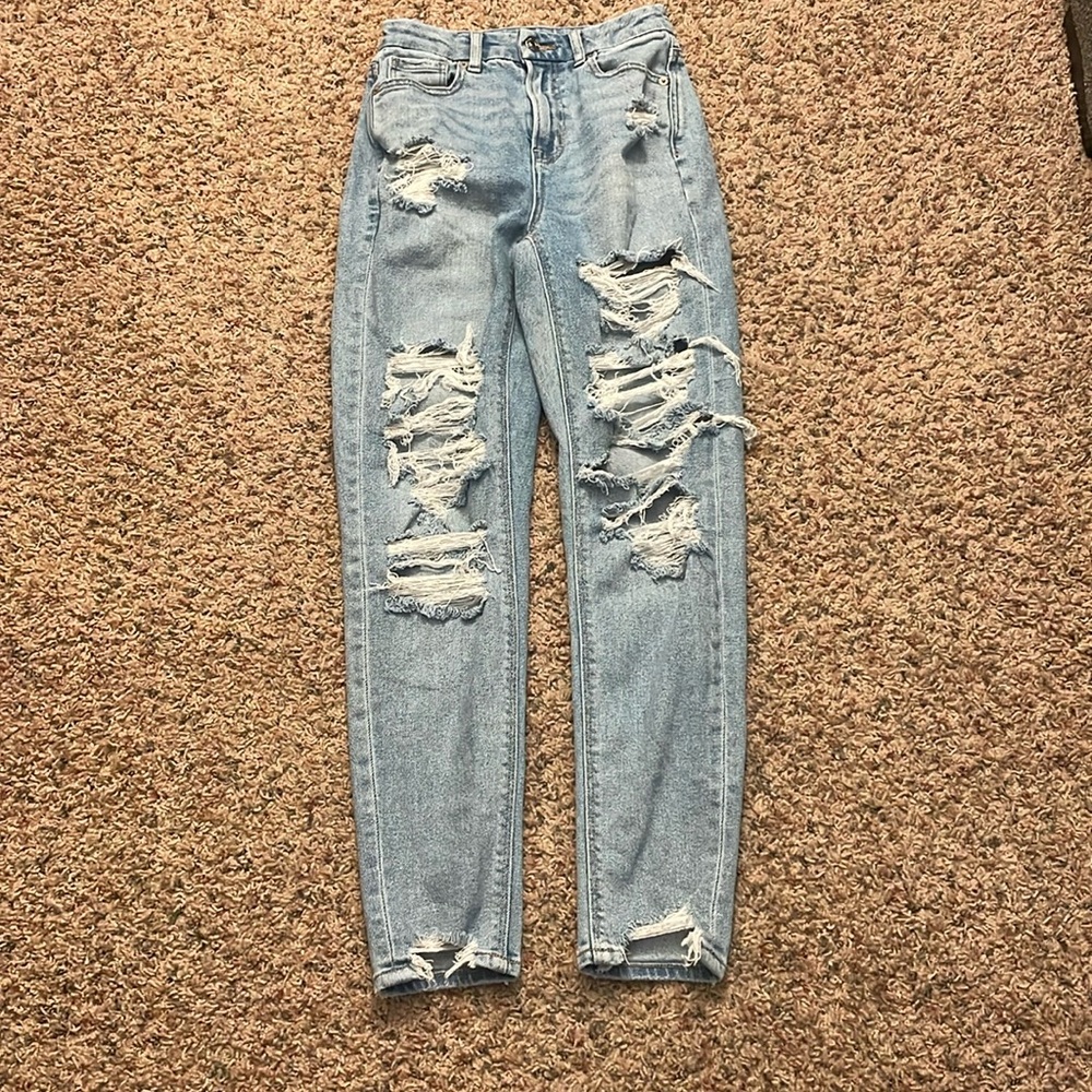 Women’s distressed American eagle jeans